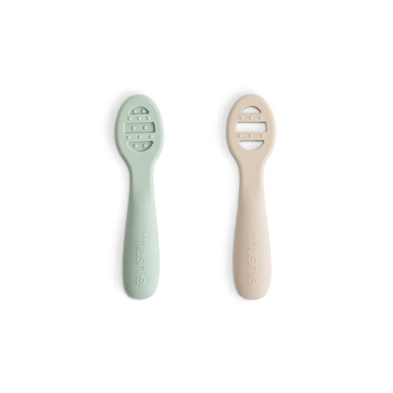First Feeding Baby Spoons 2-Pack - Cambridge Blue/Shifting Sand