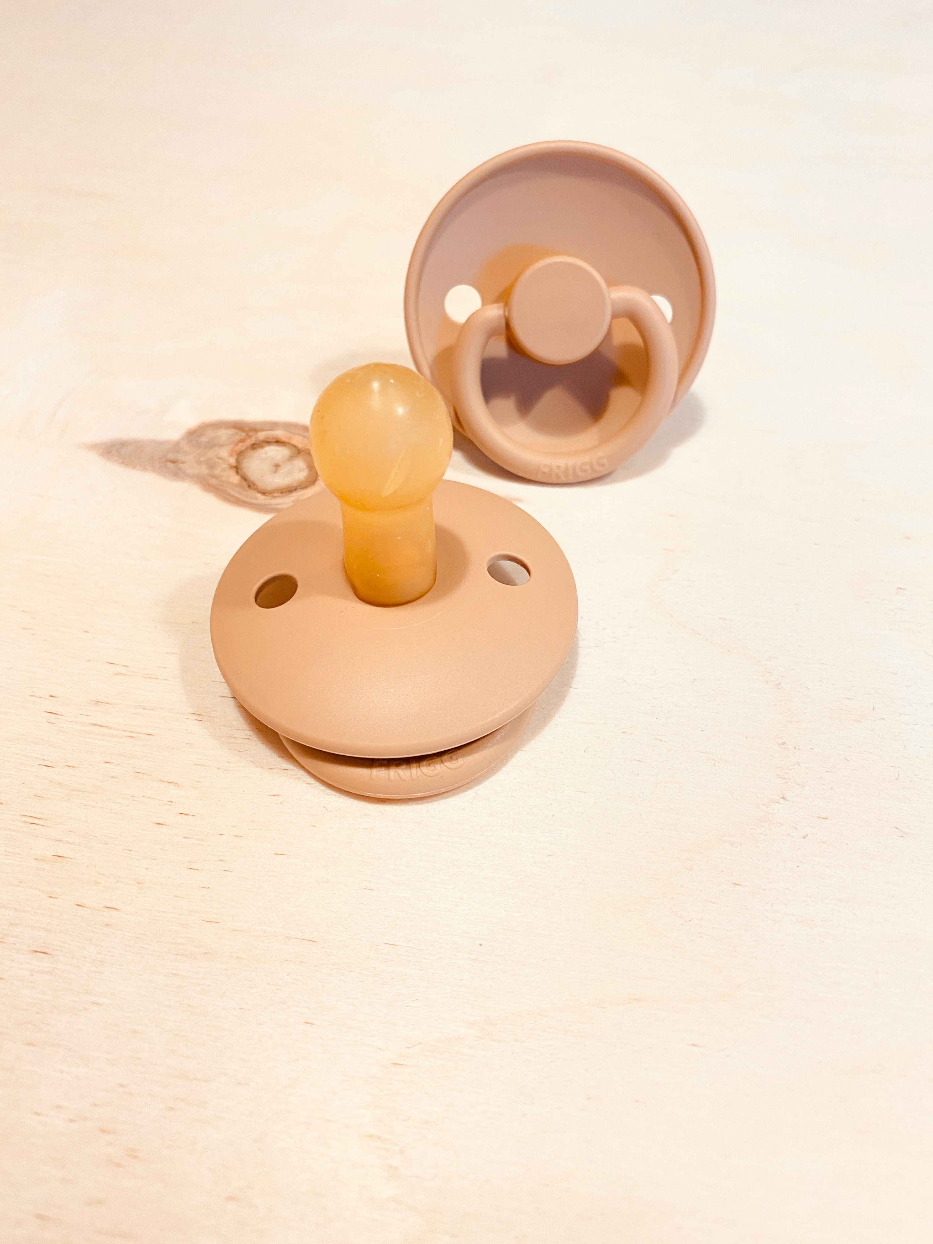 FRIGG NATURAL RUBBER PACIFIER - ROSE GOLD